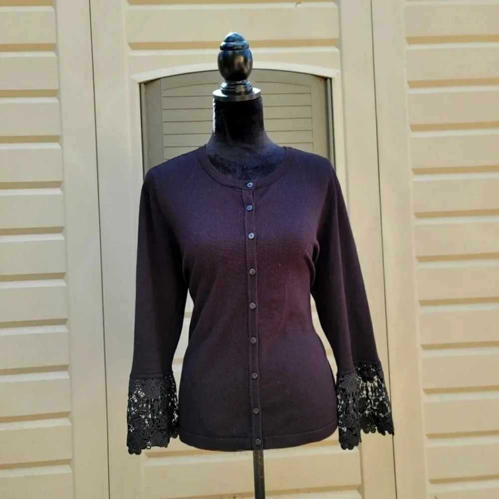 East of 7th Women Black Sweater Bell Lace Sleeve Cardigan Stain Mart Sz LArmpi